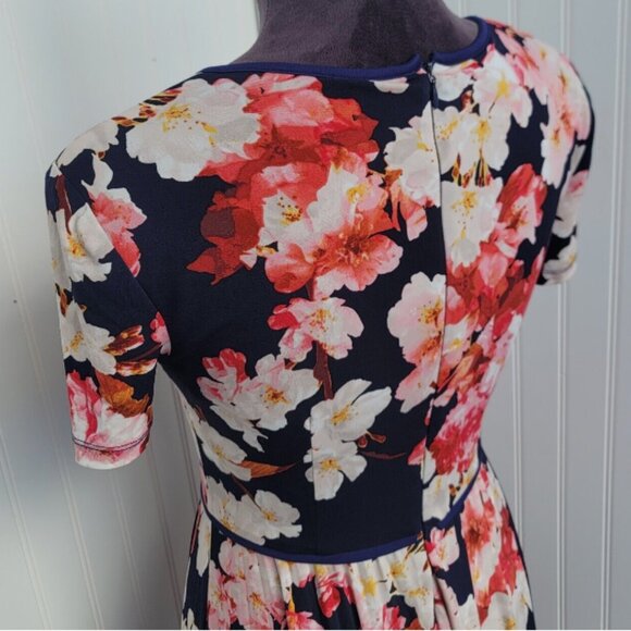 Brand New Maggy London Women's Floral Pleated Dress - Picture 7 of 9